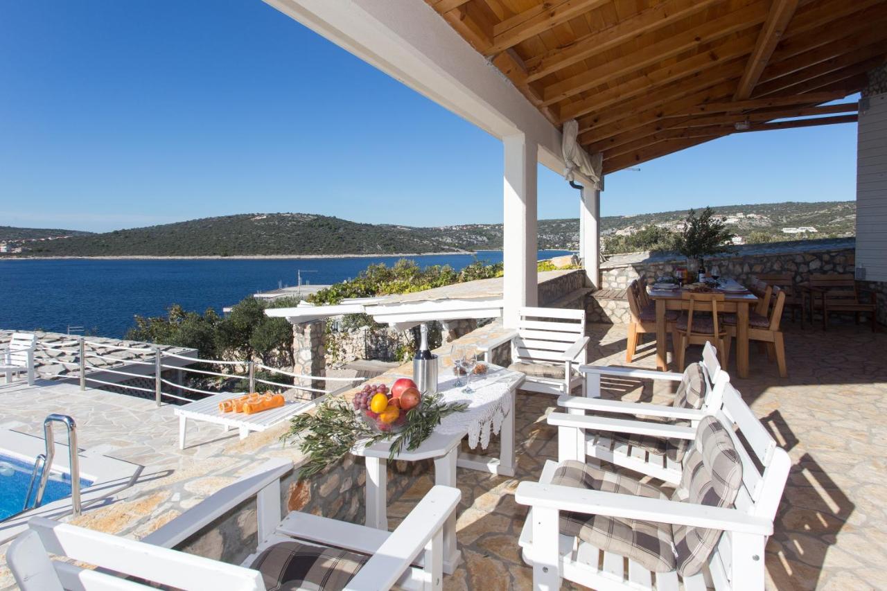 Villa, Stone House With Swimming Pool & Sauna, Beach, Севид Экстерьер фото
