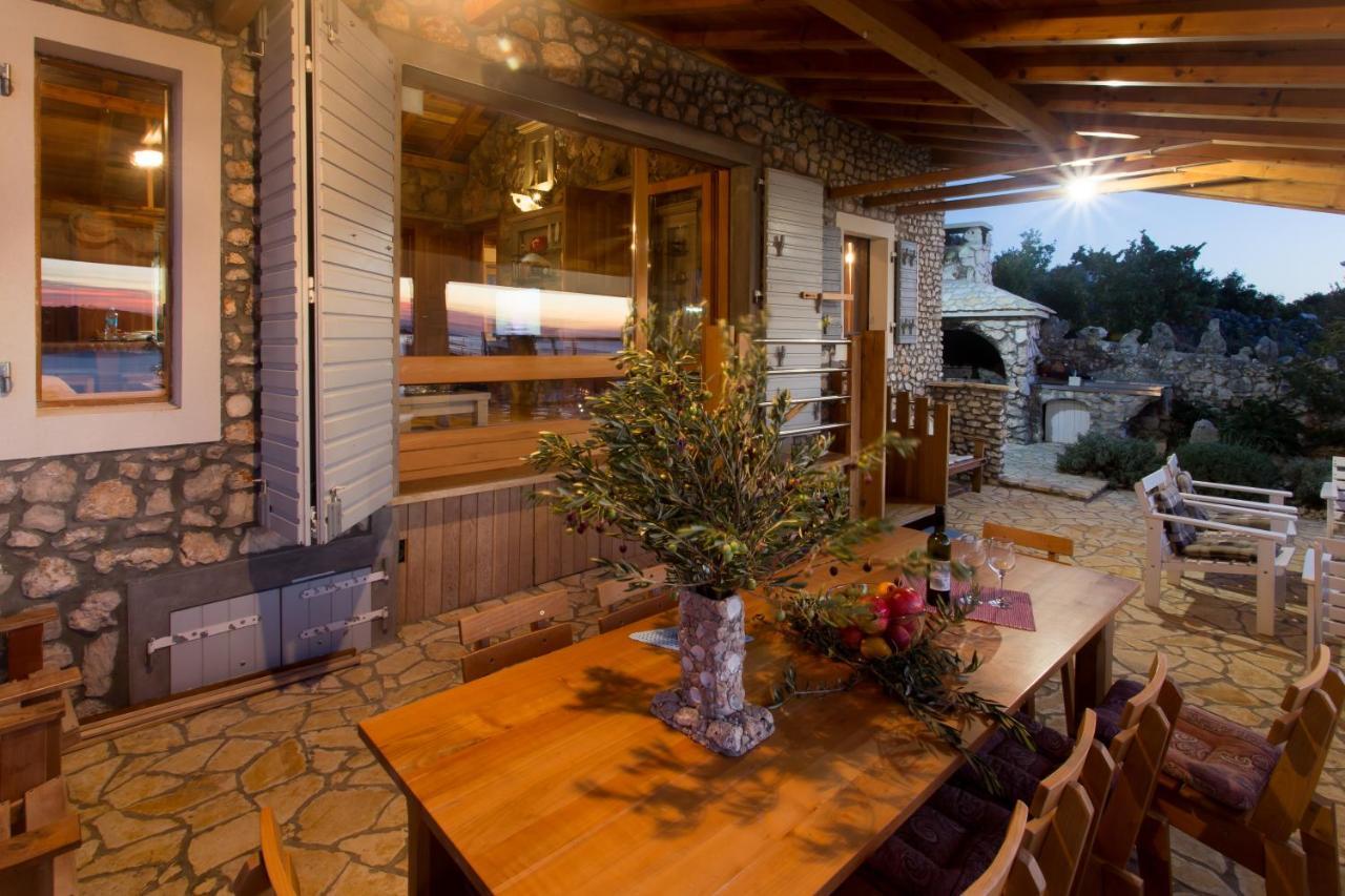 Villa, Stone House With Swimming Pool & Sauna, Beach, Севид Экстерьер фото