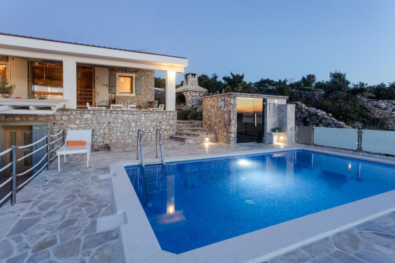 Villa, Stone House With Swimming Pool & Sauna, Beach, Севид Экстерьер фото