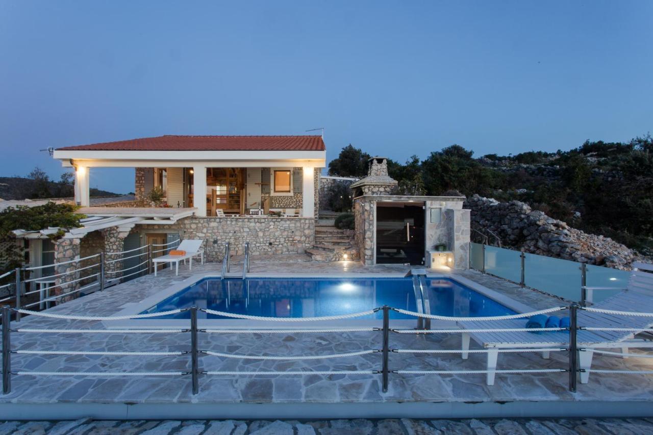 Villa, Stone House With Swimming Pool & Sauna, Beach, Севид Экстерьер фото