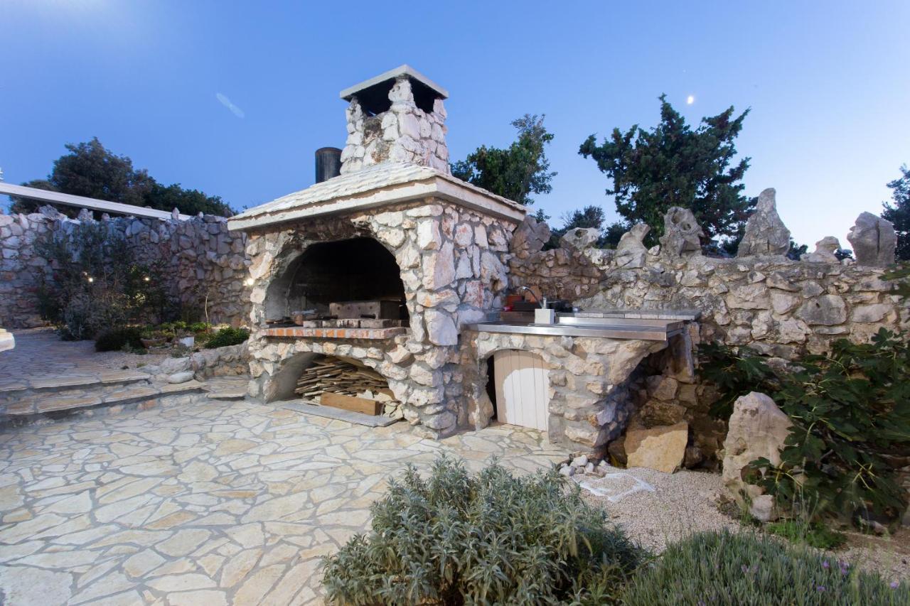 Villa, Stone House With Swimming Pool & Sauna, Beach, Севид Экстерьер фото