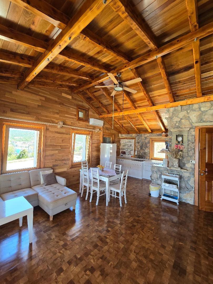 Villa, Stone House With Swimming Pool & Sauna, Beach, Севид Экстерьер фото
