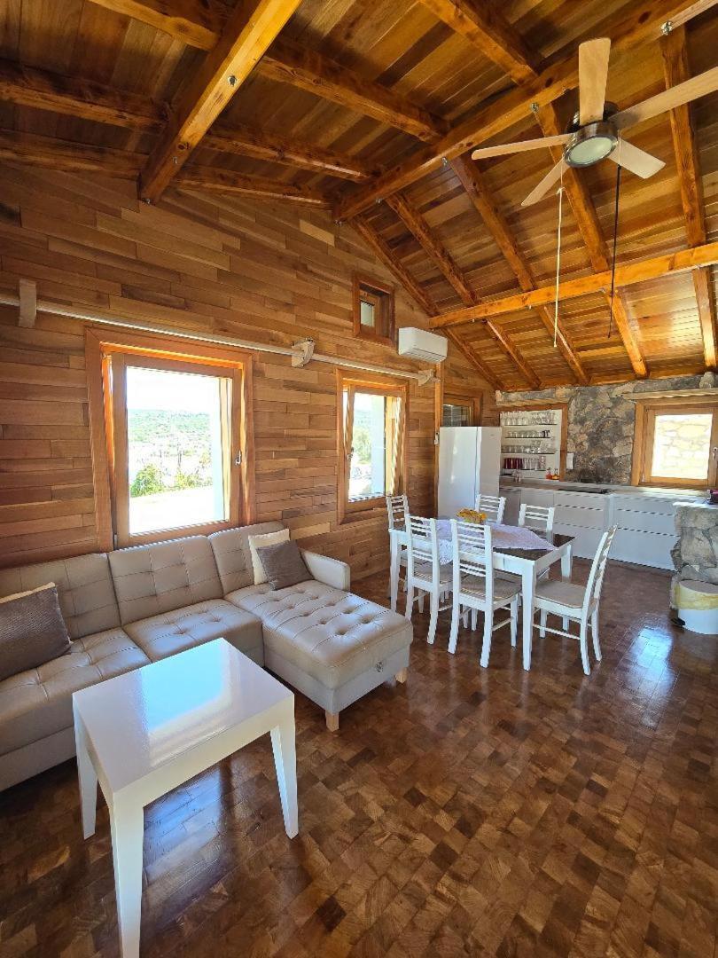 Villa, Stone House With Swimming Pool & Sauna, Beach, Севид Экстерьер фото