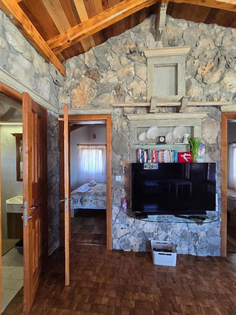 Villa, Stone House With Swimming Pool & Sauna, Beach, Севид Экстерьер фото